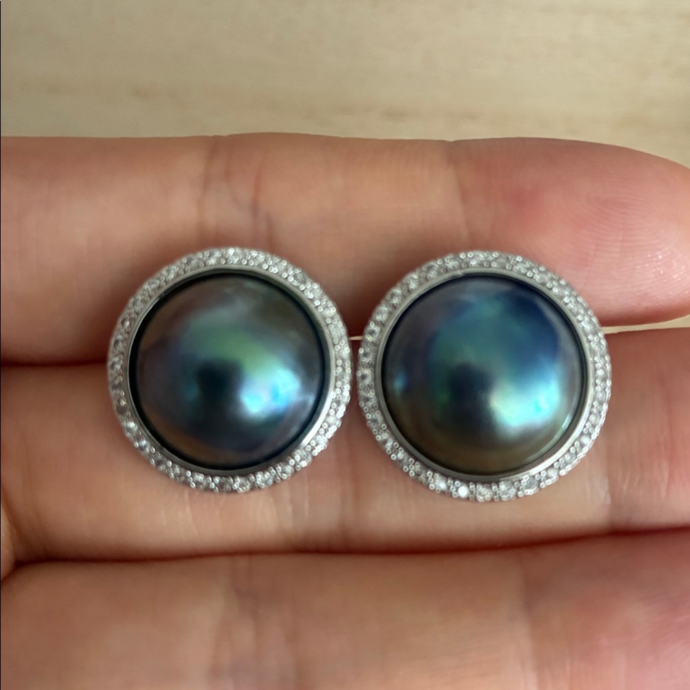 Large Green Mabe Pearl Stud Earrings, Natural Color, Classic Halo